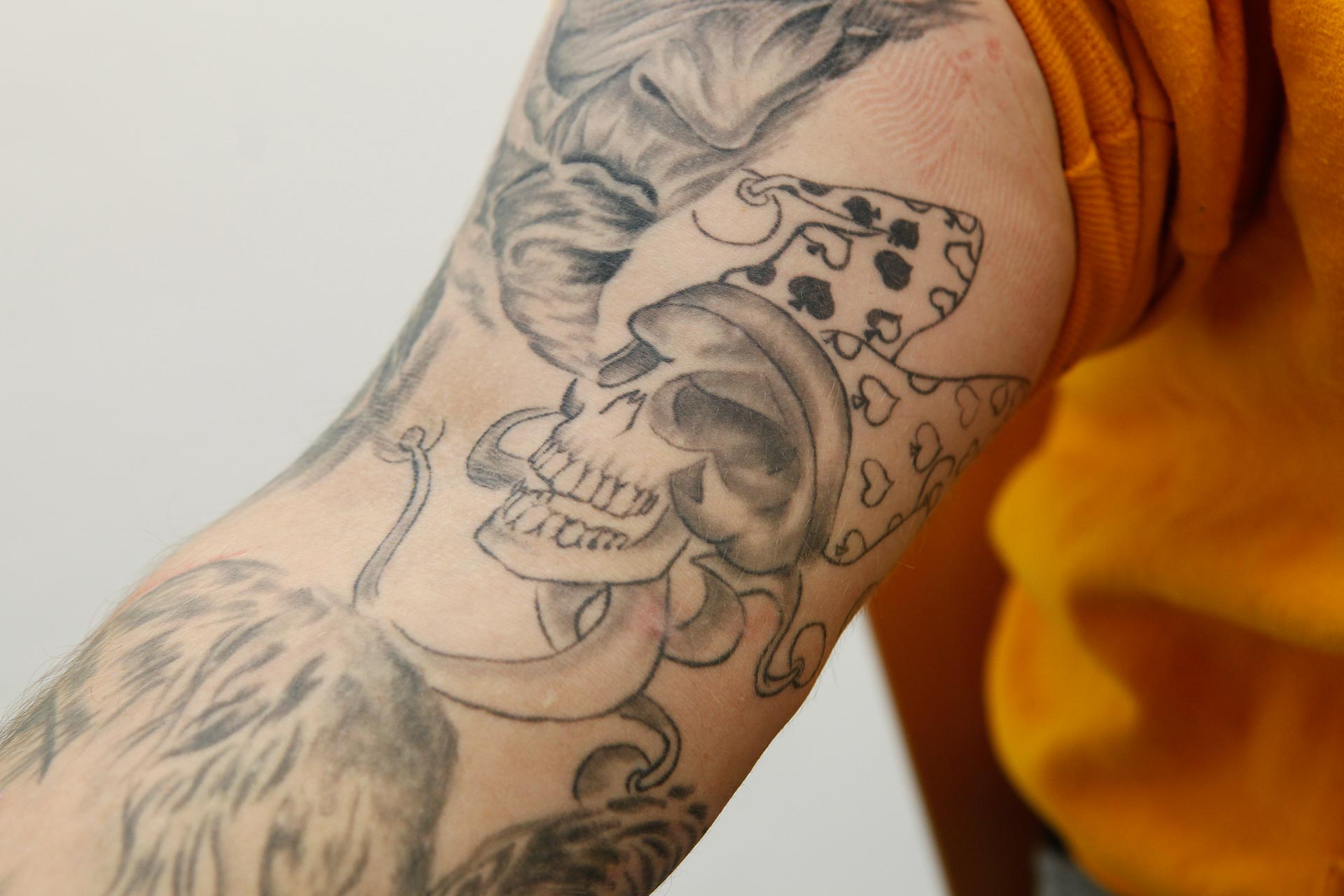 Ein diabolisch grinsendes Tattoo von Häftling Torsten.